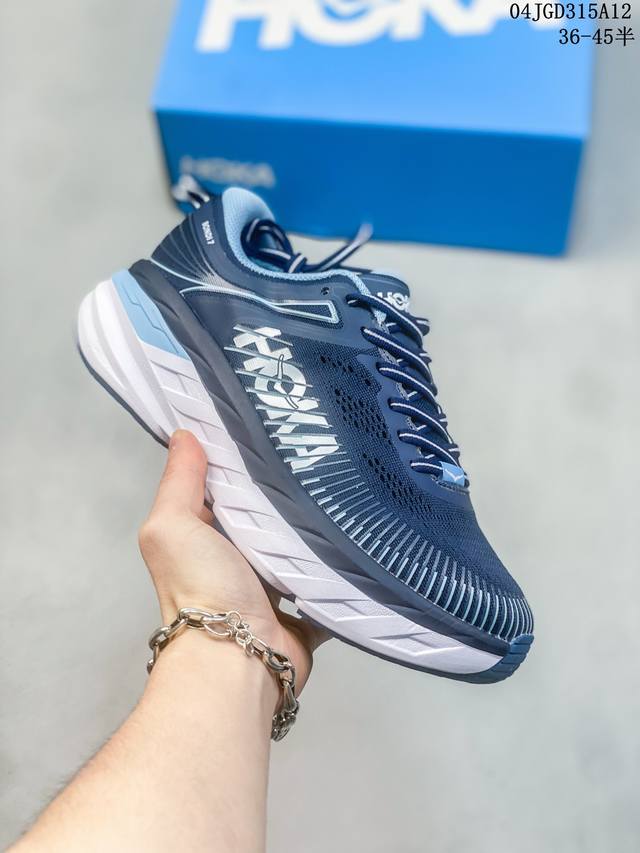 Hoka One One Bondi 7 余文乐同款 机能缓震跑鞋 1110519 美国新兴跑鞋品牌，鞋面部分采用工程网眼面料，可以确保必要的透气性能。而为了弥