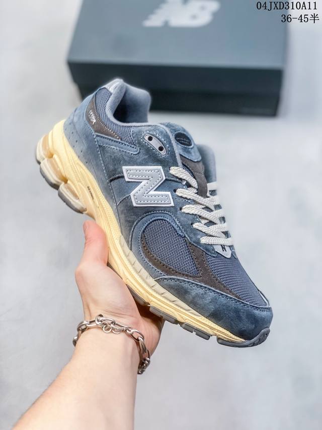 Joe Freshgoods X New Balance Nb2002 联名款 复古休闲运动慢跑鞋 #鞋款灵感源自设计师本人对夏日的怀日回忆。鞋面大身由空间双格