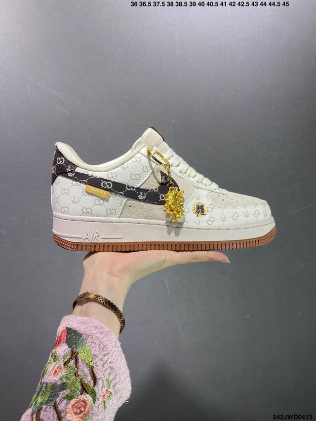 公司级nike Air Force1 全新配色 #原楦头原纸板 打造纯正空军版型 #专注外贸渠道 全掌内置蜂窝气垫 #原盒配件 原厂中底钢印、拉帮完美 货号：L