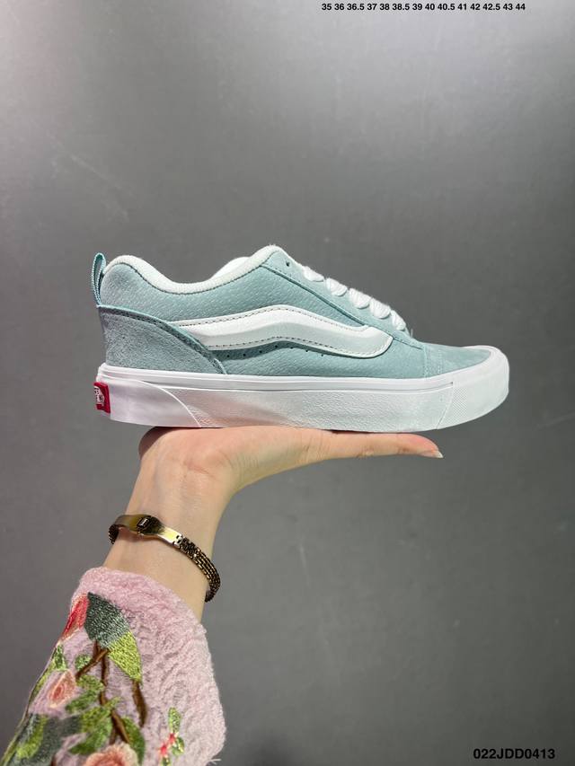 Vans Classics Knu Skool 苏格兰格纹拼接 厚鞋舌面包鞋 Vans联名超火的土豆鞋，复古经典，鞋头放大、包边上移加厚、鞋舌加厚。Vans C