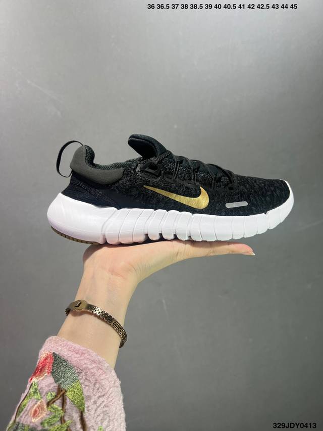 Nike Free Rn 5.0 Next Nature 5.0 赤足跑鞋 环保系列针织轻便透跑步鞋可缔造袜子般的贴合感受和轻盈脚感，助你在跑步、训练和日常活动