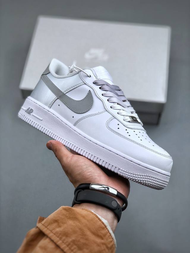 Nike Air Force 1 Low 公司级原楦头原纸板 打造纯正空军版型专注外贸渠道 全掌内置蜂窝气垫 原盒配件 原厂中底钢印、拉帮完美 官方货号：Fn0