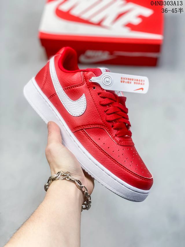 Nike Court Vision Low 白黑受1980年代中期趋势的启发，Nikecourt Vision Low是一款融合了复古篮球风格的混合运动鞋，适用