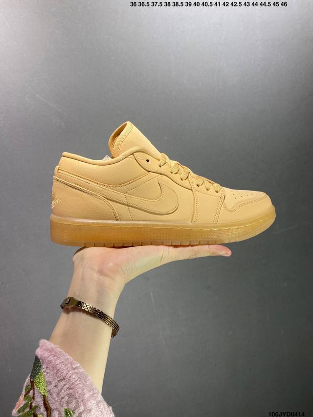 公司级air Jordan 1 Low Aj1乔1低帮休闲板鞋 同步官方配色 市场唯一独家头层皮打造 原鞋原档案开发 原厂皮料 原档冲孔鞋头 正确满胶鞋垫 四线