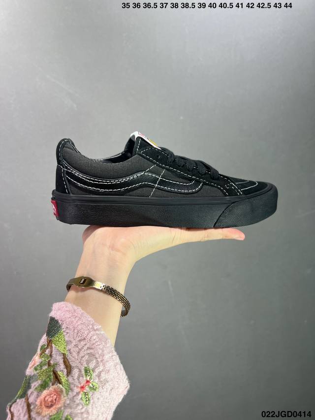 Vans Classics Knu Skool 苏格兰格纹拼接 厚鞋舌面包鞋 Vans联名超火的土豆鞋，复古经典，鞋头放大、包边上移加厚、鞋舌加厚。Vans C