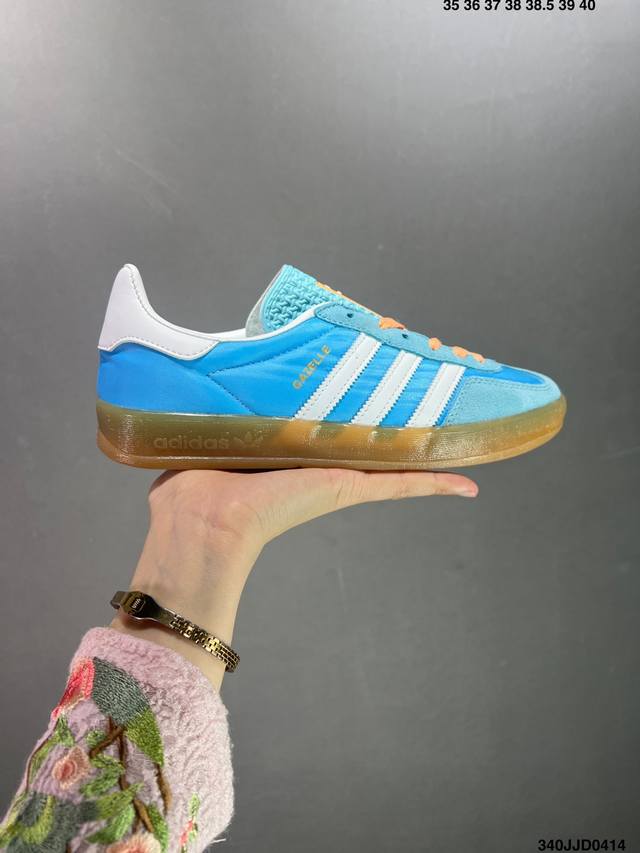 Adidas Originals Gazelle Lndoor 百搭 舒适 减震 耐磨 低帮 板鞋 男女同款 此款鞋采用近几年比较流行的版型设计，外观时尚大气。