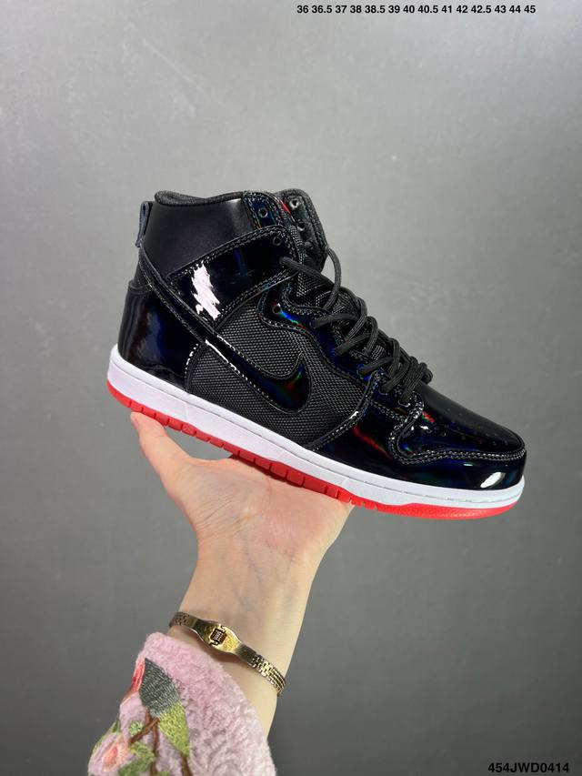 公司级nike Sb Dunk Hi Retro 高帮男女休闲鞋情侣百搭板鞋时尚男鞋女鞋运动鞋 顾名思义，具有经典的dunk血缘，又注入了更多的时尚元！货号：D