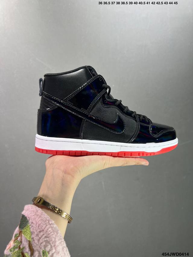 公司级nike Sb Dunk Hi Retro 高帮男女休闲鞋情侣百搭板鞋时尚男鞋女鞋运动鞋 顾名思义，具有经典的dunk血缘，又注入了更多的时尚元！货号：D