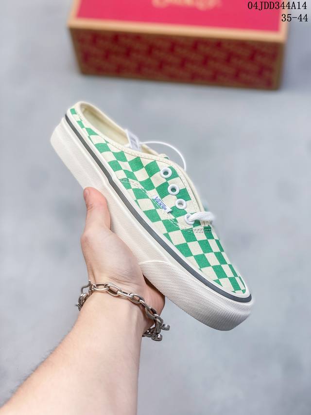 棋盘格子半托！Vans Authentic 万斯 安纳海姆 半拖懒人一脚蹬 经典aut 将原本authentic鞋型的后跟去除，鞋垫独立pu半插底模。35---