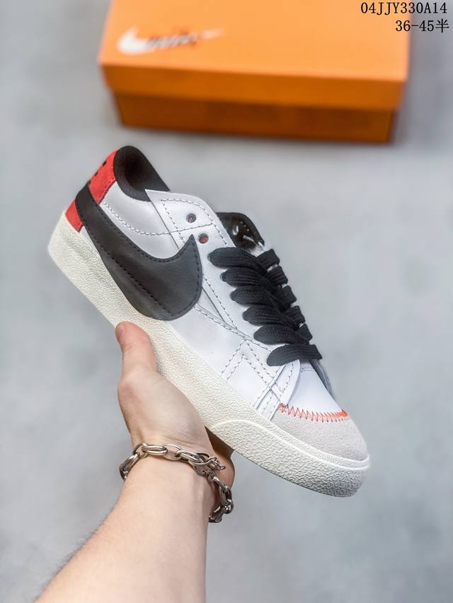 Nike Blazer Low ‘77 Jumbo 开拓者焕新升级经典 Blazer 鞋款，大号 Swoosh 突出新时代更加张扬的潮流感，对经典的又一次改良升