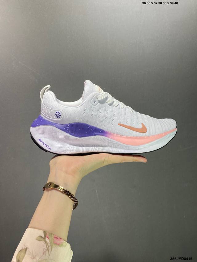 公司级nike Zoom React Infinity Run Fk 4 马拉松机能风格运动鞋 实拍首发 #鞋款搭载柔软泡绵，在运动中为你塑就缓震脚感。设计灵感