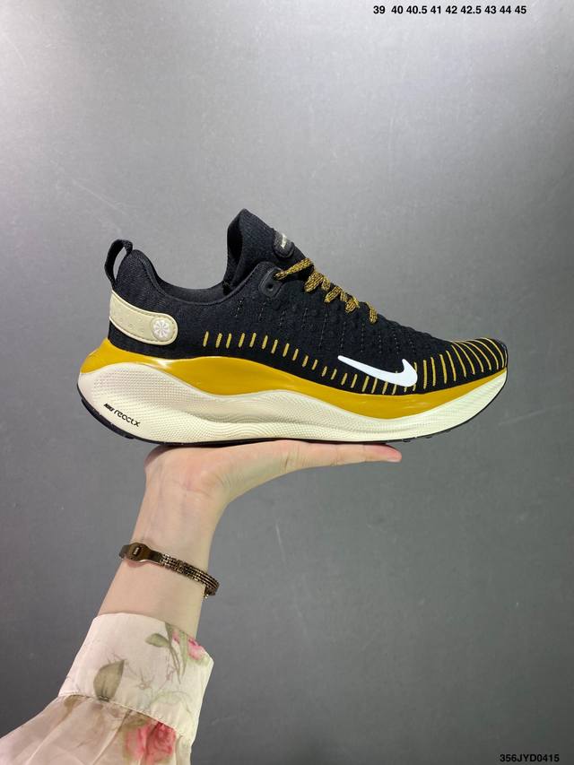 公司级nike Zoom React Infinity Run Fk 4 马拉松机能风格运动鞋 实拍首发 #鞋款搭载柔软泡绵，在运动中为你塑就缓震脚感。设计灵感