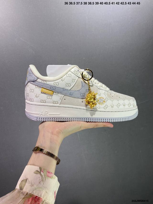 公司级nike Air Force1 全新配色 #原楦头原纸板 打造纯正空军版型 #专注外贸渠道 全掌内置蜂窝气垫 #原盒配件 原厂中底钢印、拉帮完美 货号：L