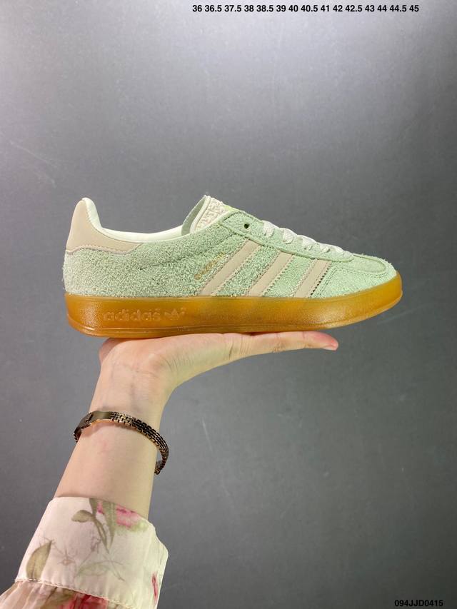 Adidas Gazelle Indoor Trainers 羚羊内训系列低帮复古百搭休闲运动德训风板鞋“麂皮抹茶绿米白生胶底”Ie2948 尺码：36-45