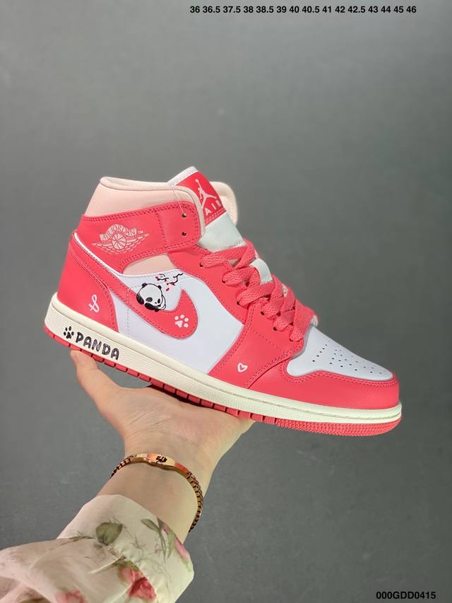 核心私 公司级air Jordan 1 Mid 中帮系列 全新批次 原装原模大底 全鞋原厂定制皮料 手感细腻正确折边工艺 完美细节诠释 货号：Dq8423-13