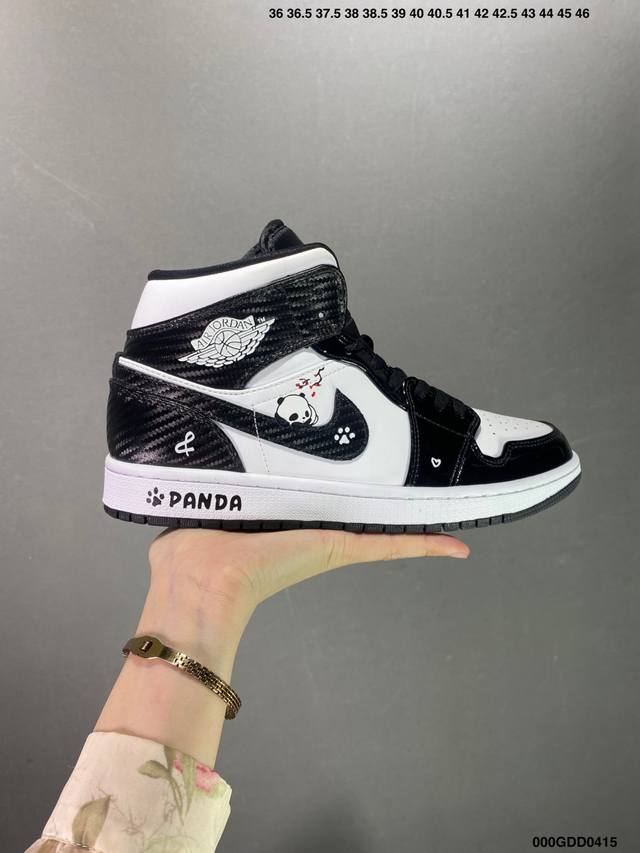 核心私 公司级air Jordan 1 Mid 中帮系列 全新批次 原装原模大底 全鞋原厂定制皮料 手感细腻正确折边工艺 完美细节诠释 货号：Dq8423-13