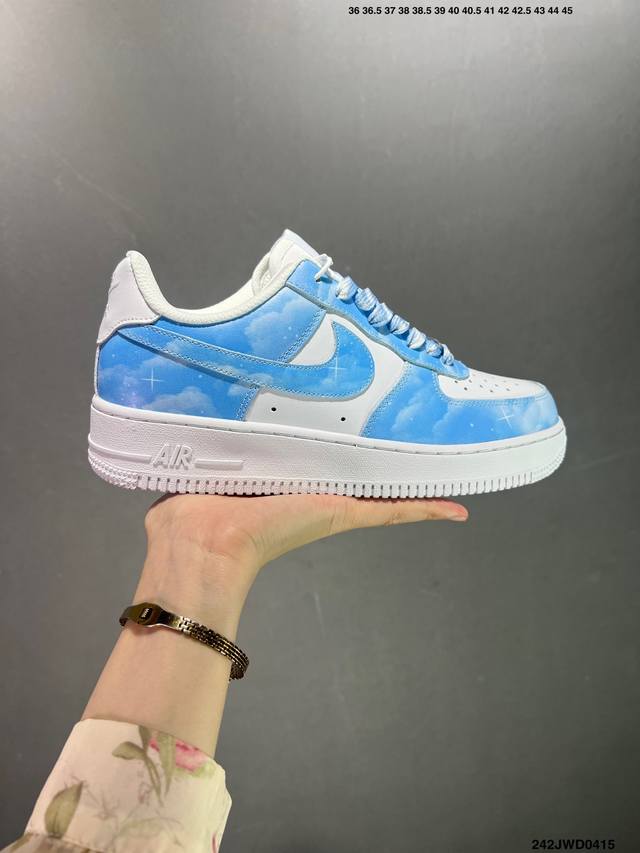 公司级nike Air Force1 全新配色 #原楦头原纸板 打造纯正空军版型 #专注外贸渠道 全掌内置蜂窝气垫 #原盒配件 原厂中底钢印、拉帮完美 货号：C