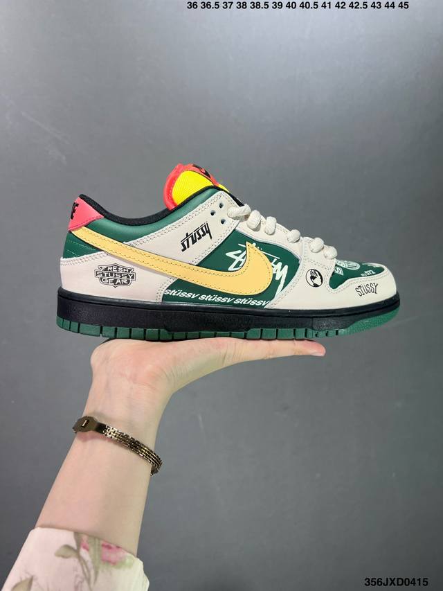 公司级耐克nike Dunk Low 板鞋 Sb系列 经典百搭休闲运动板鞋加厚鞋舌的填充，使舒适性大大提升，同时也更方便穿脱中底部分则加入了脚感柔软舒适zoom