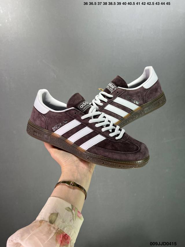 Adidas Ordinals Handball Spzl 粉黑 此款鞋采用近几年比较流行的版型设计，外观时尚大气。鞋底采用耐磨的材质，穿上它，让您感觉到舒适的