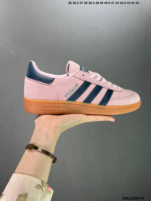 Adidas Ordinals Handball Spzl 粉黑 此款鞋采用近几年比较流行的版型设计，外观时尚大气。鞋底采用耐磨的材质，穿上它，让您感觉到舒适的