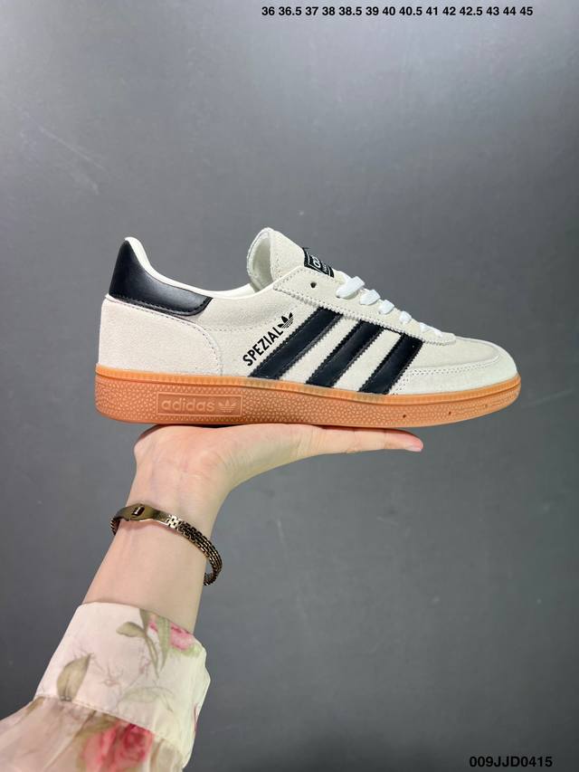 Adidas Ordinals Handball Spzl 粉黑 此款鞋采用近几年比较流行的版型设计，外观时尚大气。鞋底采用耐磨的材质，穿上它，让您感觉到舒适的