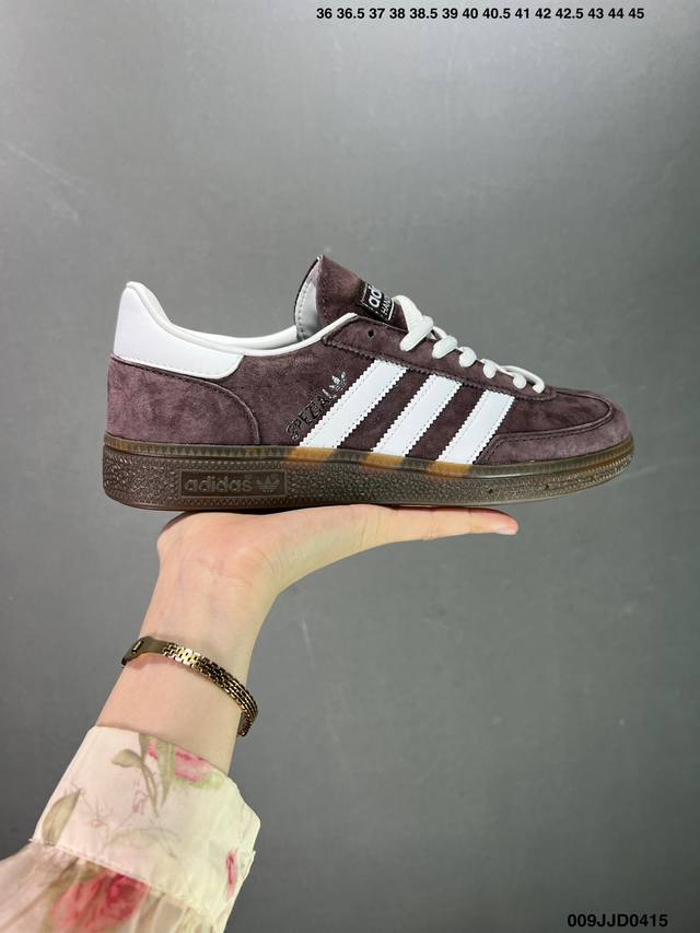 Adidas Ordinals Handball Spzl 粉黑 此款鞋采用近几年比较流行的版型设计，外观时尚大气。鞋底采用耐磨的材质，穿上它，让您感觉到舒适的