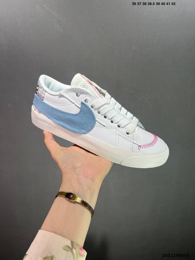 Nike Blazer Low ‘77 Jumbo 原装配色 纯原批次 区别市面版本全新焕新升级经典 Blazer 鞋款，大号 Swoosh 突出新时代更加张扬