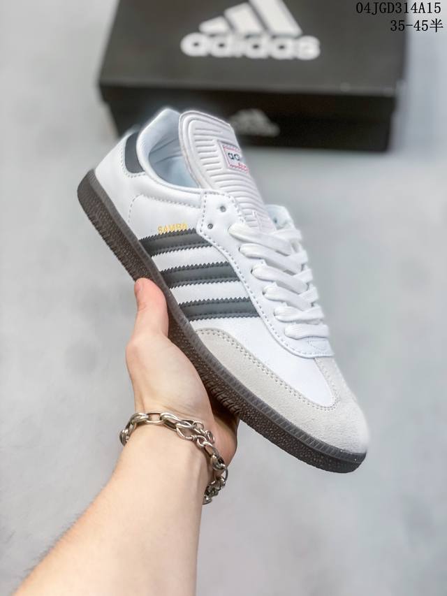 阿迪达斯 Adidas Samba Classic 三叶草长鞋舌复古桑巴板鞋 系列男女鞋专业训练鞋柔软舒适运动板鞋 鞋款依旧用复古的外形。经典的三道杠纹呈现，棕