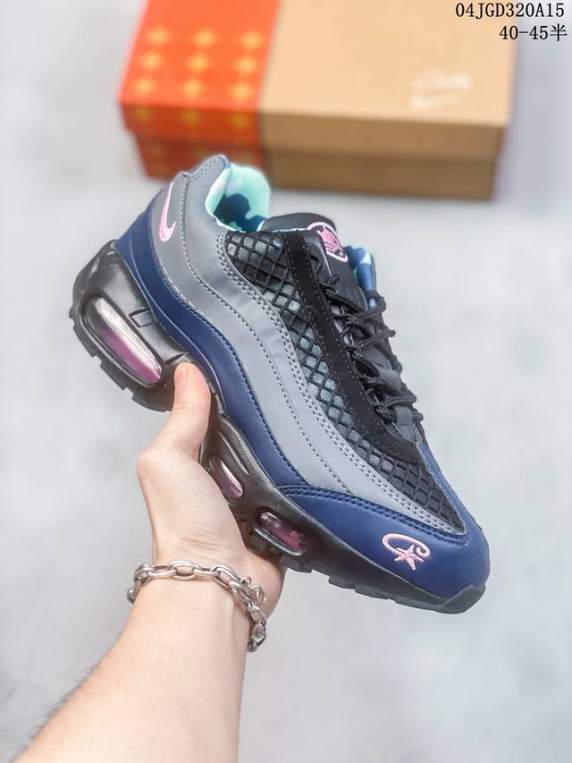 Nike 耐克 Air Max 95 潮流百搭 气垫缓震慢跑鞋 休闲防滑运动鞋！Nike耐克男鞋跑步鞋经典透气舒适运动鞋休闲鞋。为了迎接今年的世界地球日，Nik