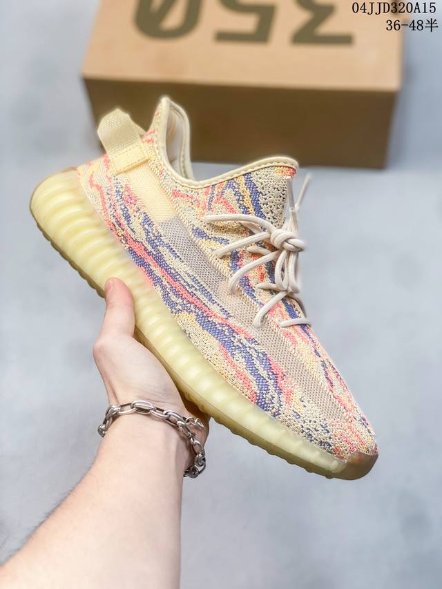 Adidas 阿迪达斯 Yeezy Boost 350 V2 椰子 巴斯夫 休闲透气缓震舒适 百搭轻便中底慢跑鞋 椰子鞋经典运动鞋中性跑鞋，是adidas Ye