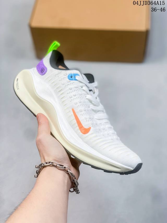 Nike 耐克 原楦原纸版开发版型，采用 Flyknit 针织鞋面材质，搭载瑞亚react轻盈泡棉缓震科技中底，外置防滑耐磨华夫格橡胶外底片全新一代登场，耐克n