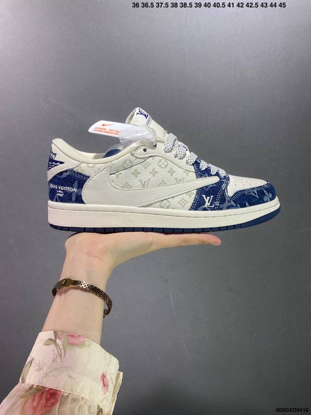 公司级lv X Air Jordan 1 Low 牛仔白勾 此款主张打破传统的工业化流水线设计限制，以made By Ideas的超级创意为理念，集结众多潮流设