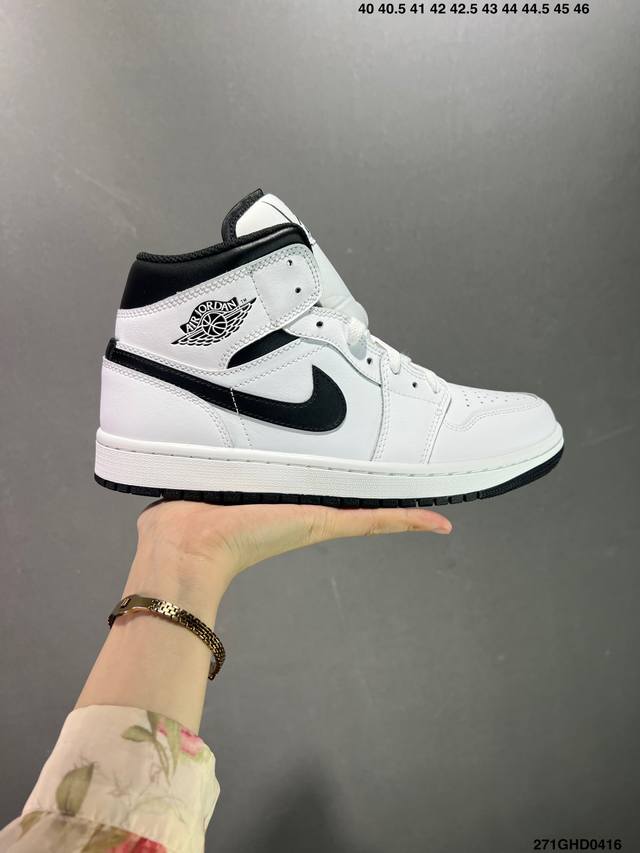 公司级air Jordan Aj1 Mid 中帮 白黑 Dq8426-132 终端优势供应 市面中低帮最具代表性版本没有之一 口碑大厂出品 品控大底版型不断改良