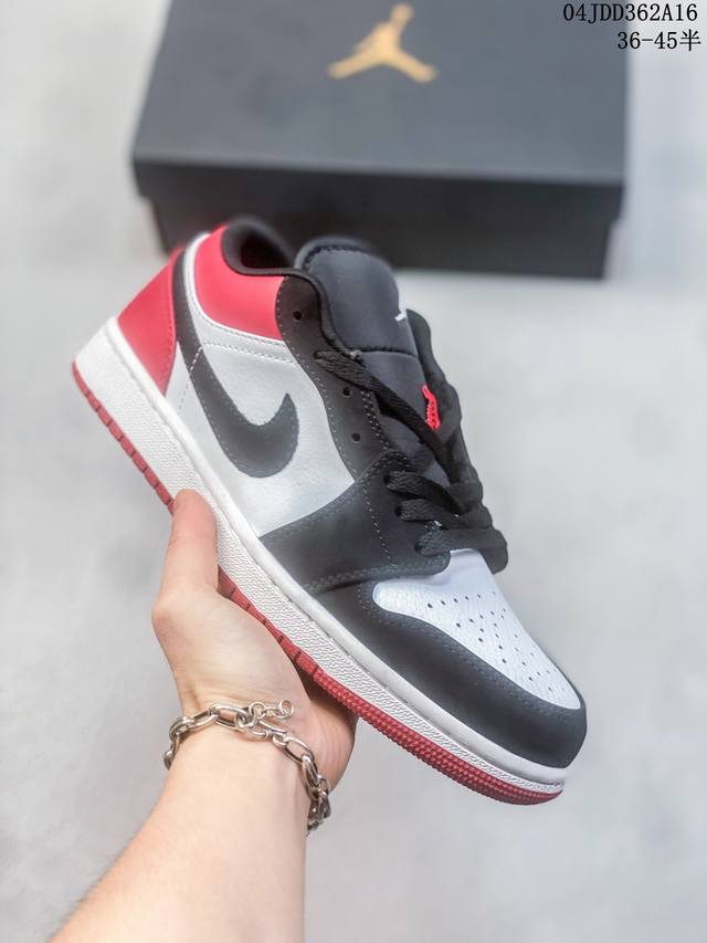 耐克 乔丹air Jordan 1 Low Aj1 乔1 低帮复古文化休闲运动篮球鞋 1985 年面世的元年款汲取设计灵感，采用简洁大方的经典外观，熟悉中带一抹