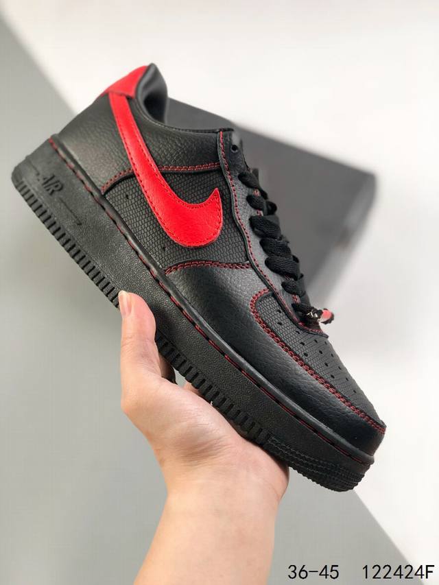 真标带半码！ 耐克nike Air Force 1 Low 空军一号 低帮百搭休闲运动板鞋 柔软、弹性十足的缓震性能和出色的中底设计，横跨复古与现代的外型结合，