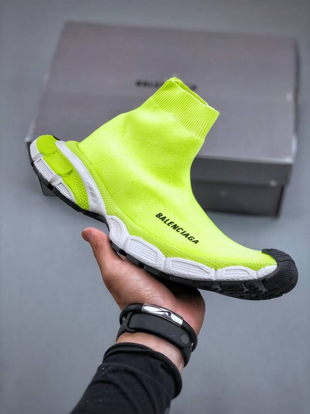 Balenciaga 巴黎世家袜子鞋 巴黎世家 Speed Trainer 巴黎袜子鞋 懒人鞋 皇帝鞋 一脚蹬 太多的词汇来形容这款鞋子了 轻便 舒适穿着方便让