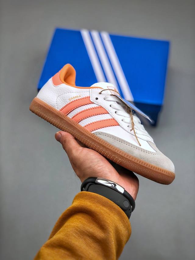 Adidas Originals Samba Kasina Og 板鞋 此款以简约大方的造型设计，给人以随性休闲的时尚格调，穿着舒适轻便，运动灵活自如，蓝满足日