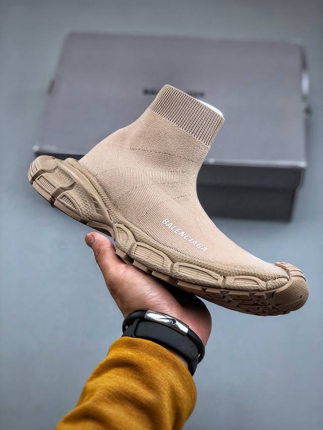 Balenciaga 巴黎世家袜子鞋 巴黎世家 Speed Trainer 巴黎袜子鞋 懒人鞋 皇帝鞋 一脚蹬 太多的词汇来形容这款鞋子了 轻便 舒适穿着方便让