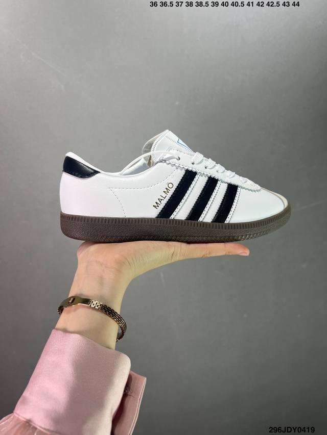 阿迪达斯 Adidas Malmo 马尔摩三叶草低帮板鞋 City Series系列鞋款,以看台风新鲜演绎。这款adidas Malmo Net Spzl经典鞋