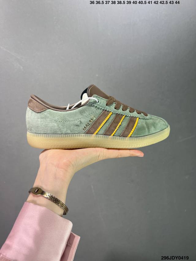 阿迪达斯 Adidas Malmo 马尔摩三叶草低帮板鞋 City Series系列鞋款,以看台风新鲜演绎。这款adidas Malmo Net Spzl经典鞋