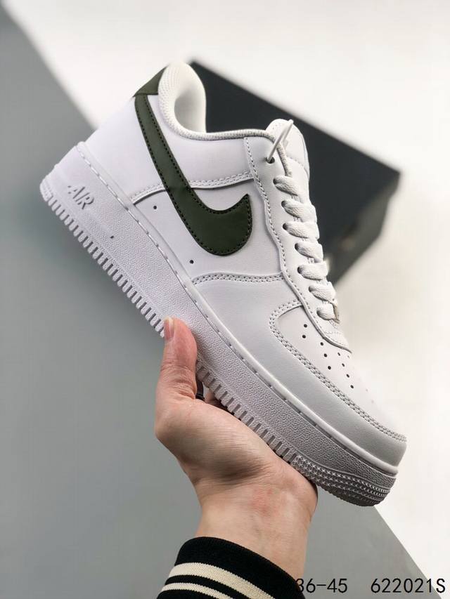 真标带半码！ 耐克nike Air Force 1 Low 空军一号 低帮百搭休闲运动板鞋 柔软、弹性十足的缓震性能和出色的中底设计，横跨复古与现代的外型结合，