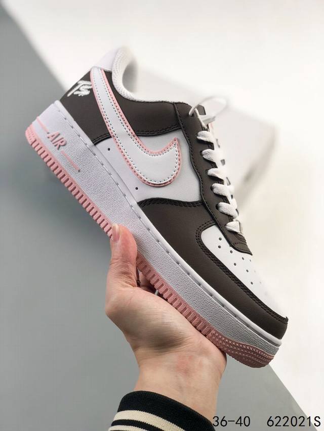 真标带半码！ 耐克nike Air Force 1 Low 空军一号 低帮百搭休闲运动板鞋 柔软、弹性十足的缓震性能和出色的中底设计，横跨复古与现代的外型结合，