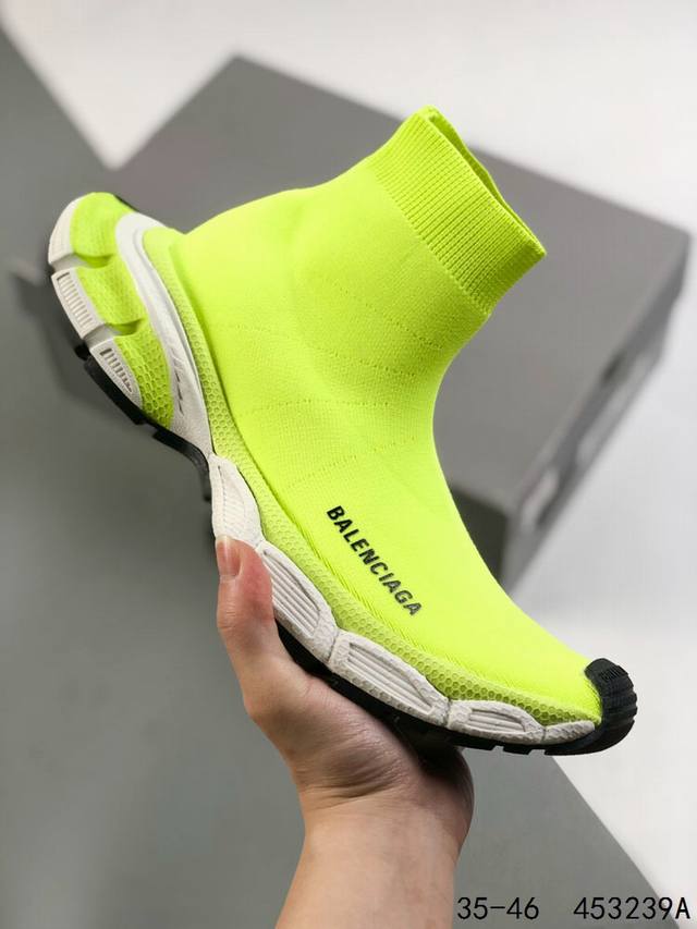 公司级！巴黎世家balenciaga 高帮巴黎袜子鞋 太多的词汇来形容这款鞋子了 轻便 舒适穿着方便让它备受青睐 更是各大明星们的最爱 如果说之前的袜子鞋不够运