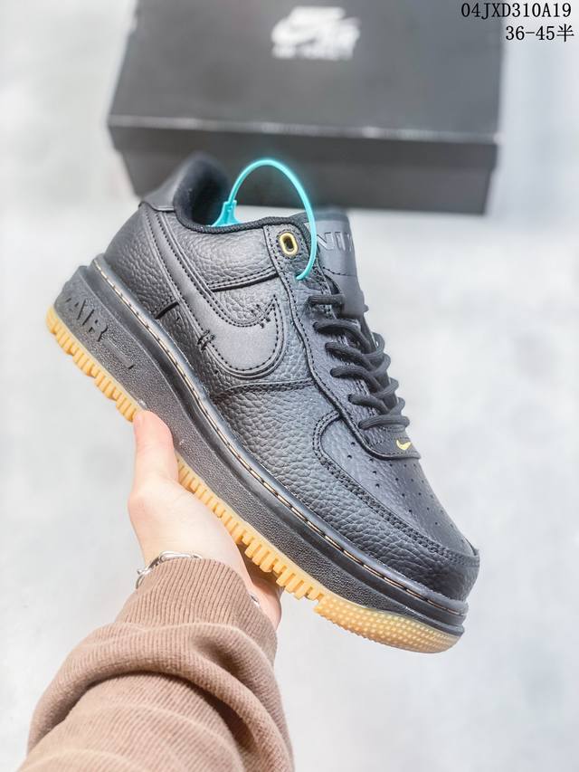 真标带半码nk Air Force 1 Low Luxe 空军一号改良防滑厚底低帮百搭休闲运动板鞋 随著秋季即将到来 以 1982 年原版经典的 Air For