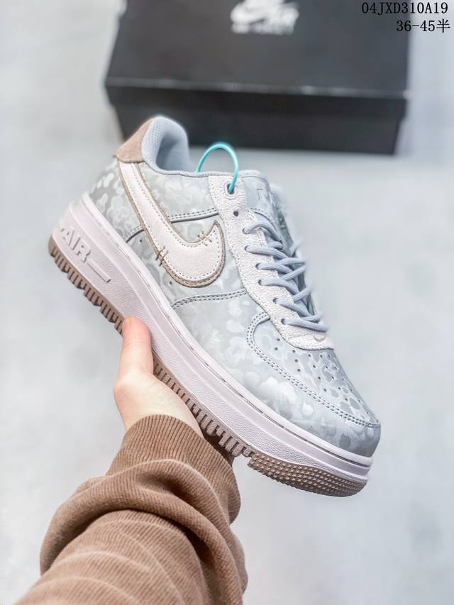 真标带半码nk Air Force 1 Low Luxe 空军一号改良防滑厚底低帮百搭休闲运动板鞋 随著秋季即将到来 以 1982 年原版经典的 Air For