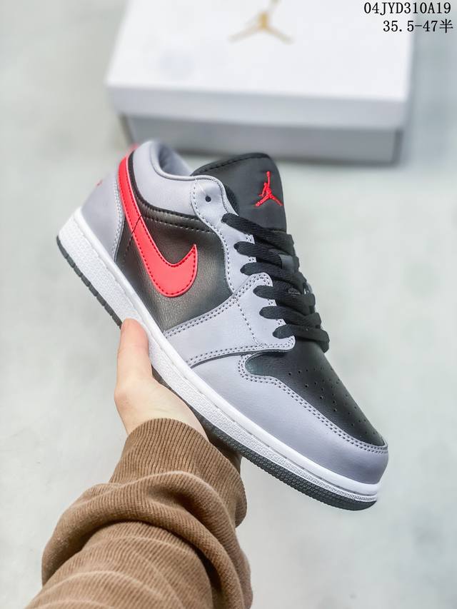 耐克 乔丹air Jordan 1 Low Aj1 乔1 乔丹1代aj1 低帮复古文化休闲运动篮球鞋 从1985 年面世的元年款汲取设计灵感，采用简洁大方的经典