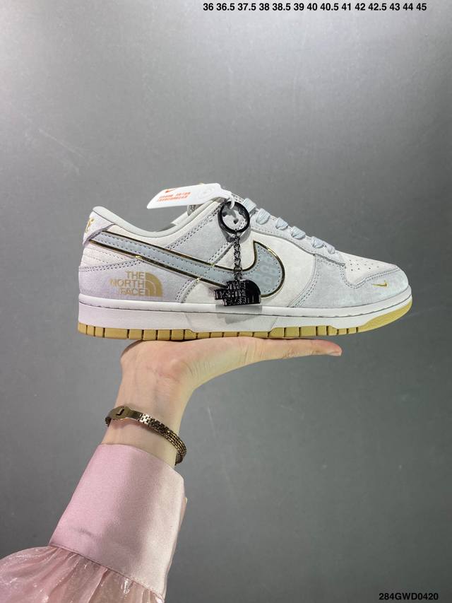 公司级the North Face X Nike Dunk Low Cdg 金 此款主张打破传统的工业化流水线设计限制，以made By Ideas的超级创意为