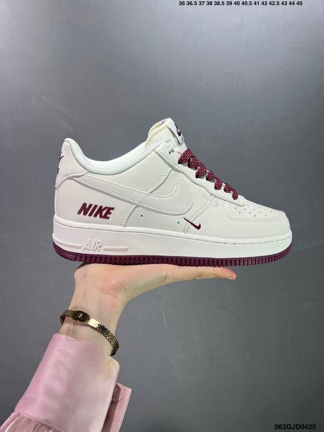 公司级nike Air Force1 全新配色 #原楦头原纸板 打造纯正空军版型 #专注外贸渠道 全掌内置蜂窝气垫 #原盒配件 原厂中底钢印、拉帮完美 货号：T