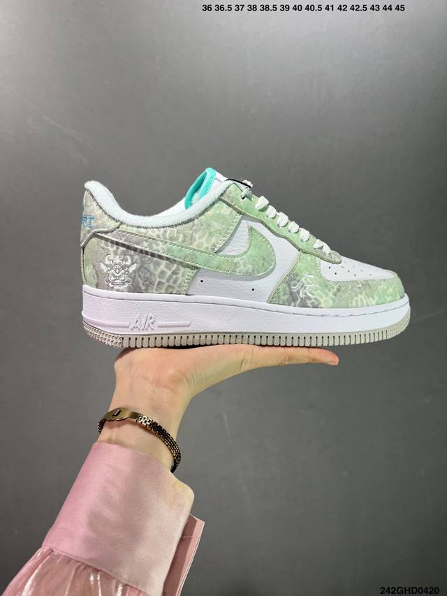 公司级nike Air Force 1 ‘07 原楦头原纸板 纯正空军版型专注外贸渠道 全掌内置蜂窝气垫 #原盒配件 原厂中底钢印、拉帮完美 货号：Cv1724