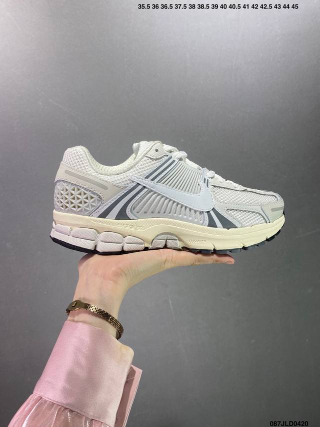 公司级耐克nike Zoom Vomero 5 S Vast Grey Sail 马拉松复古跑五代休闲运动慢跑鞋 货号:Hf0737-111 尺码：36 36.